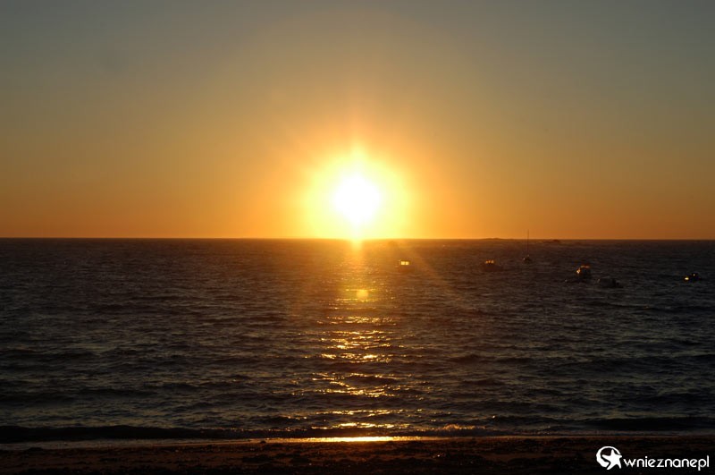 Bretania. Zachód słońca nad Oceanem Atlantyckim. - foto: wnieznane.pl
