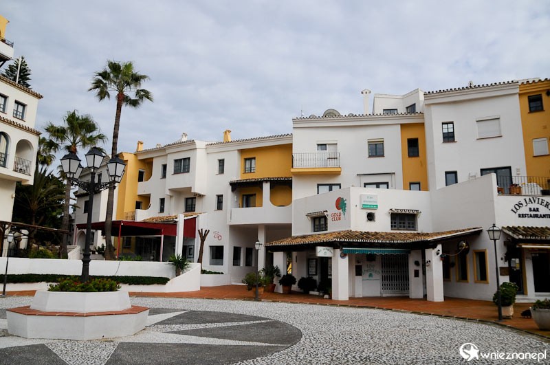 Costa del Sol. Malownicze budynki w Cabopino. - foto: wnieznane.pl