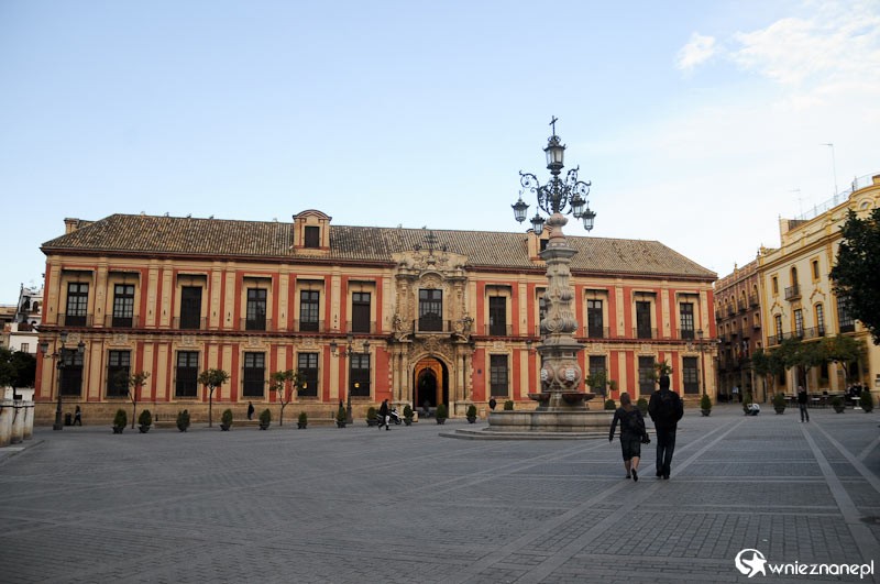 Hiszpania. Na starym mieście w Sevilli. - foto: wnieznane.pl
