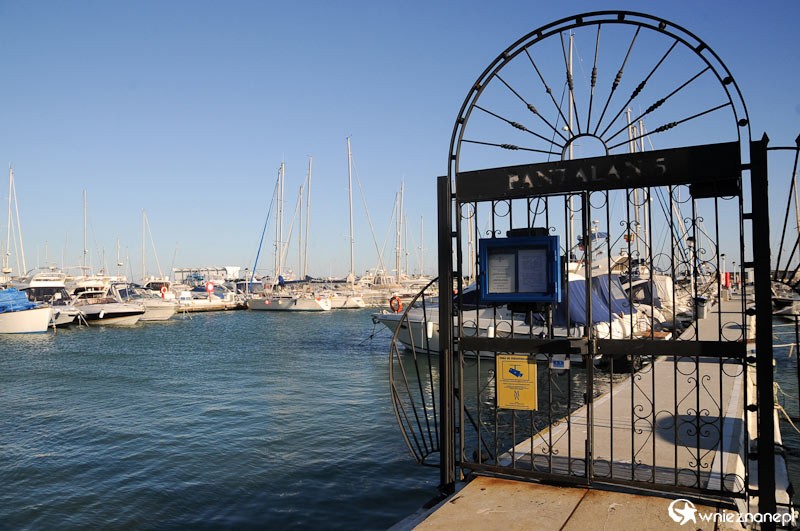 Costa del Sol. Malownicza marina w Esteponi - foto: wnieznane.pl