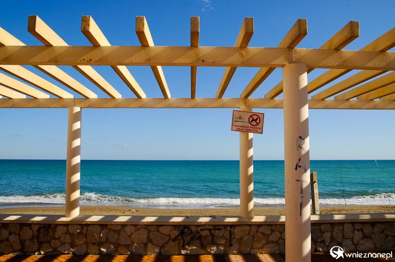 Costa del Sol. Wejście na plażę w Fuengiroli. - foto: wnieznane.pl