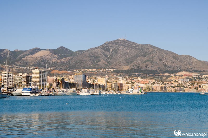 Costa del Sol. Widok na Fuengirolę i góry. - foto: wnieznane.pl
