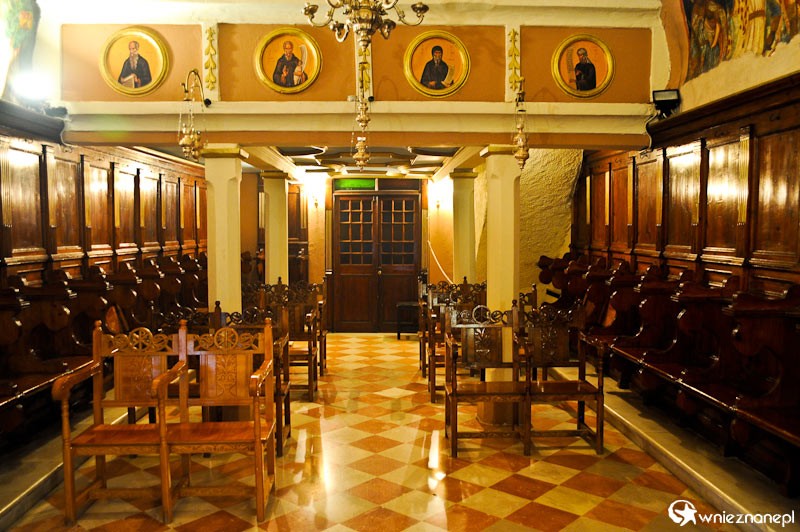 Grecka wyspa Korfu. Piękne wnętrze monastyru na wierzchołku najwyższego szczytu wyspy, Pantokratora. - foto: wnieznane.pl Grecka wyspa Korfu. Piękne wnętrze monastyru na wierzchołku najwyższego szczytu wyspy, Pantokratora. - foto: wnieznane.pl