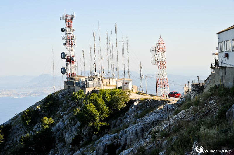 Grecka wyspa Korfu. Na wierzchołku najwyższego szczytu wyspy, Pantokratora.     - foto: wnieznane.pl
