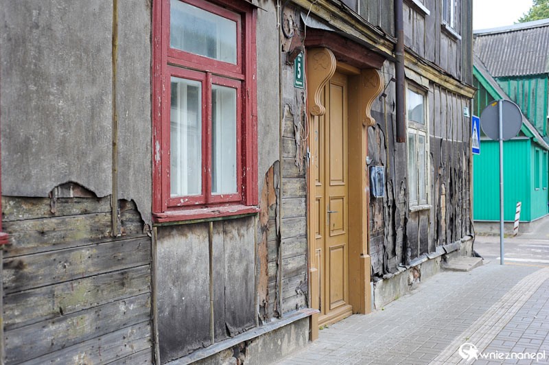 Lipawa. Ciekawa drewniana zabudowa w mieście. - foto: wnieznane.pl