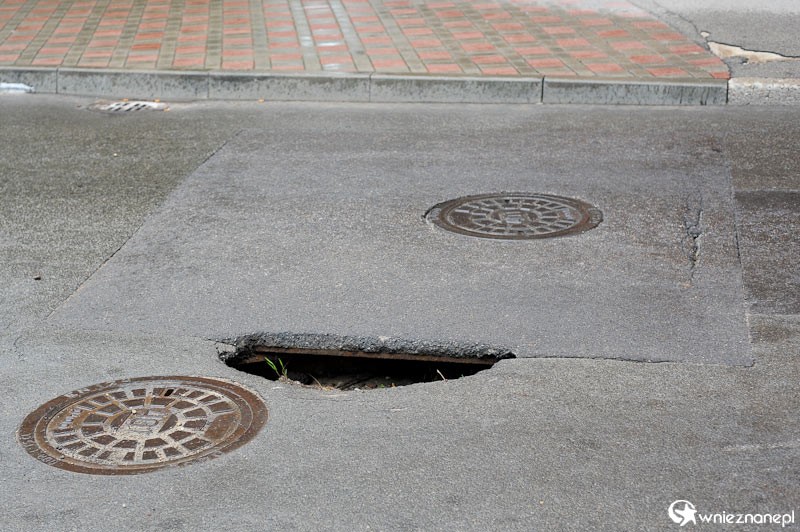 Lipawa. Dziura na środku jezdni... - foto: wnieznane.pl