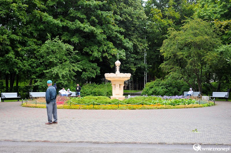 Lipawa. Fontanna w parku przy morzu. - foto: wnieznane.pl Lipawa. Fontanna w parku przy morzu. - foto: wnieznane.pl