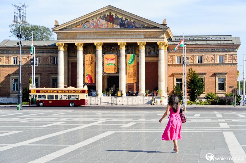 Budapeszt. Pałac Ekspozycji przy Placu Bohaterów. - foto: wnieznane.pl