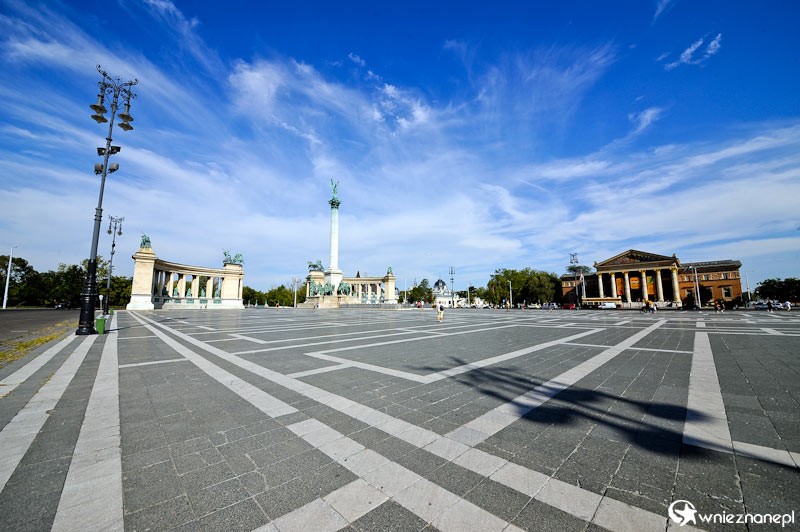 Budapeszt. Ogromny Plac Bohaterów. - foto: wnieznane.pl Budapeszt. Ogromny Plac Bohaterów. - foto: wnieznane.pl