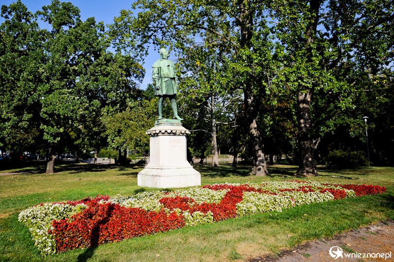 Budapeszt. Jeden z pomników w Lasku Miejskim. - foto: wnieznane.pl