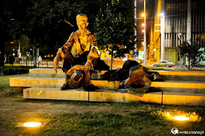 Budapeszt. Pomnik Lajosa Kossutha na placu Kossutha. - foto: wnieznane.pl