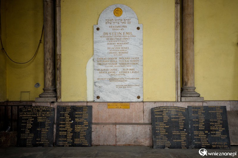 Budapeszt. Na terenie Synagogi. - foto: wnieznane.pl