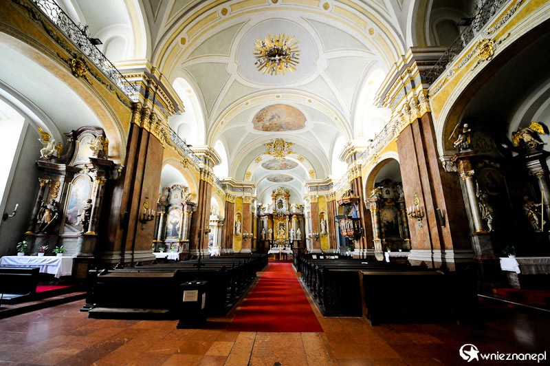 Budapeszt. Wewnątrz Pesti Ferences templom.  - foto: wnieznane.pl