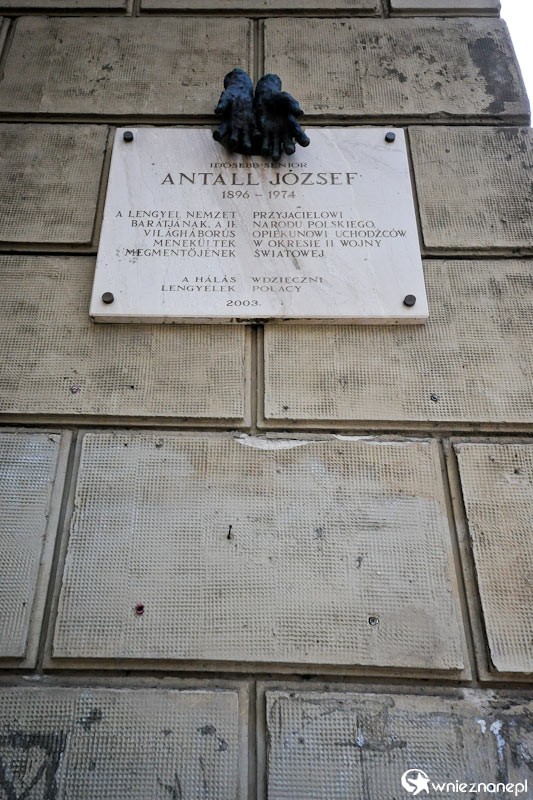 Budapeszt. Pamiątkowa tablica od Polaków. - foto: wnieznane.pl Budapeszt. Pamiątkowa tablica od Polaków. - foto: wnieznane.pl