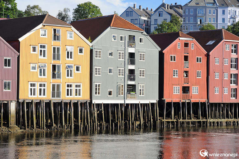 Trondheim. Bakklandet - zabytkowa starówka. - foto: wnieznane.pl Trondheim. Bakklandet - zabytkowa starówka. - foto: wnieznane.pl