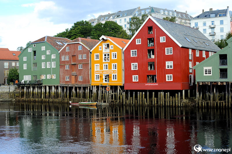 Trondheim. Bakklandet - zabytkowa starówka.  - foto: wnieznane.pl