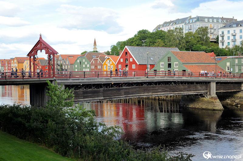 Trondheim. Zabytkowy most Gamle Bybro. - foto: wnieznane.pl Trondheim. Zabytkowy most Gamle Bybro. - foto: wnieznane.pl