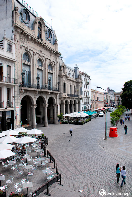 Argentyna. Salta. Kawiarnie przy Plaza de 9 Julio. - foto: wnieznane.pl
