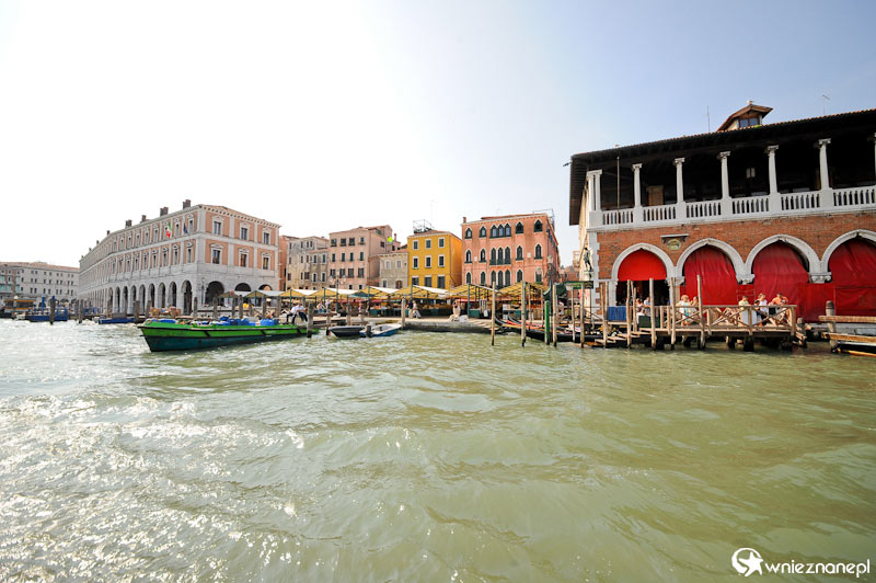 Wenecja. Pałace zbudowane wzdłuż Canal Grande. - foto: wnieznane.pl
