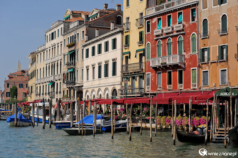 Wenecja. Piękna zabudowa wzdłuż Canal Grande. - foto: wnieznane.pl