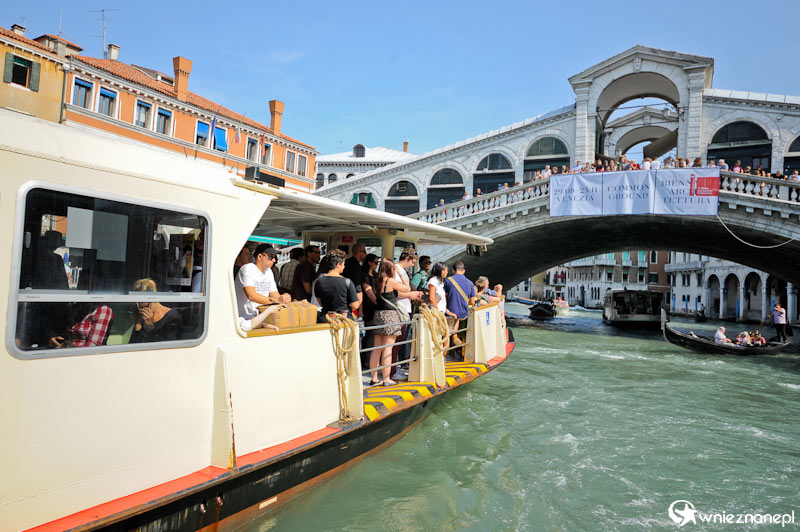 Wenecja. Najstarszy most w mieście - Ponte Rialto. - foto: wnieznane.pl