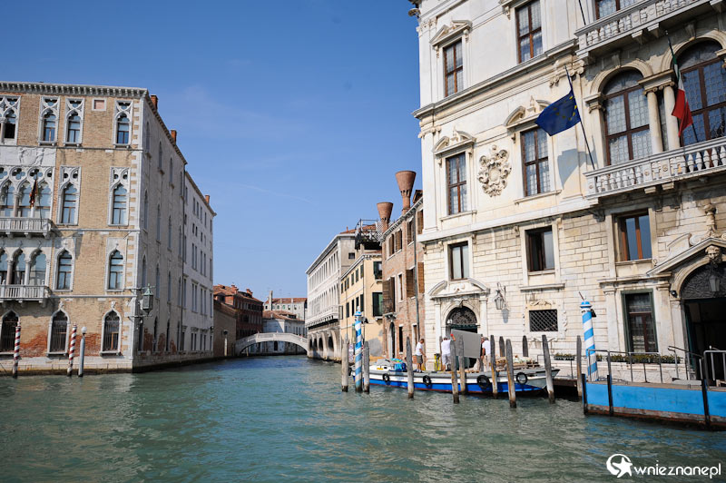 Wenecja. Wzdłuż Canal Grande. - foto: wnieznane.pl