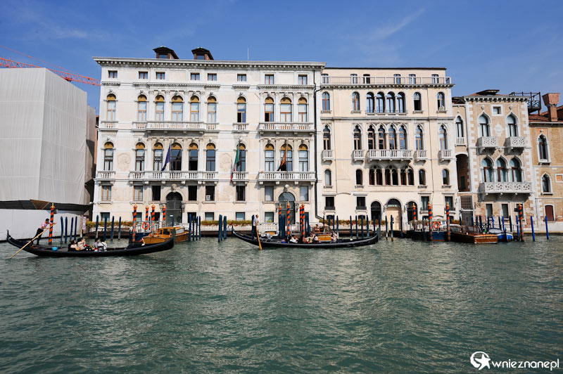 Wenecja. Wzdłuż Canal Grande. - foto: wnieznane.pl