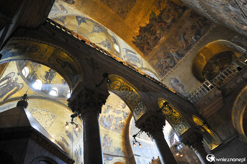 Wenecja. Pięknie zdobione wnętrze Bazyliki św. Marka przy Piazza San Marco. - foto: wnieznane.pl