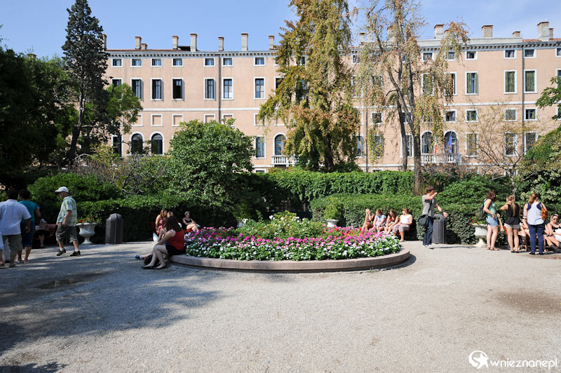Wenecja. Niewielki park niedaleko Piazza San Marco. - foto: wnieznane.pl