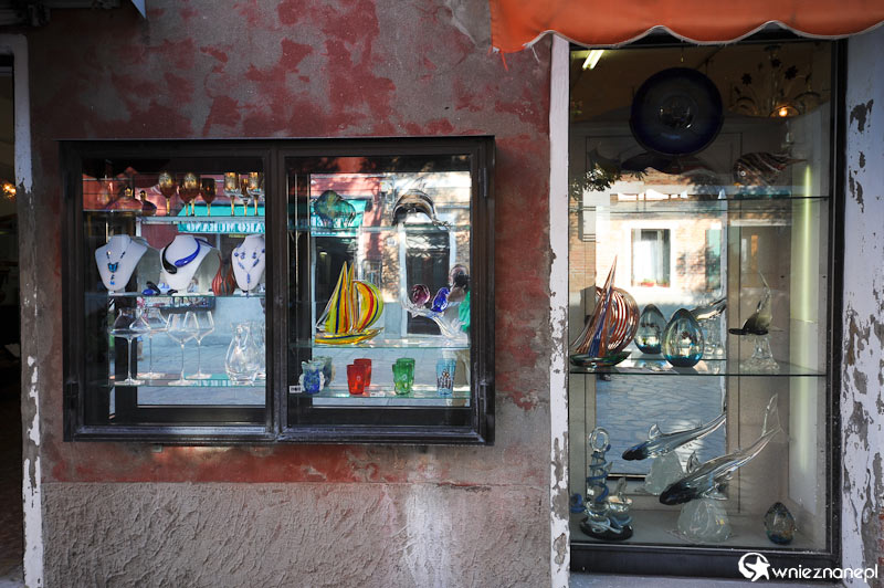 Wenecja. Sklep sprzedający szkło na wyspie Murano. - foto: wnieznane.pl