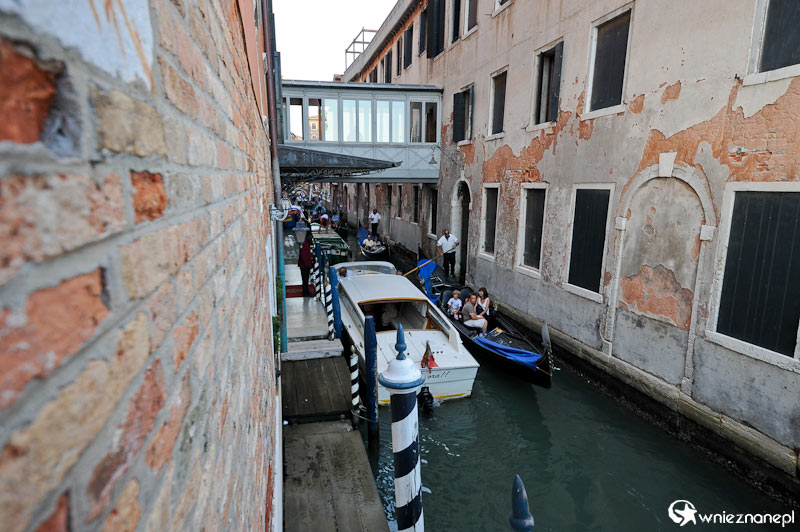 Wenecja. Zator na jednym z kanałów... - foto: wnieznane.pl