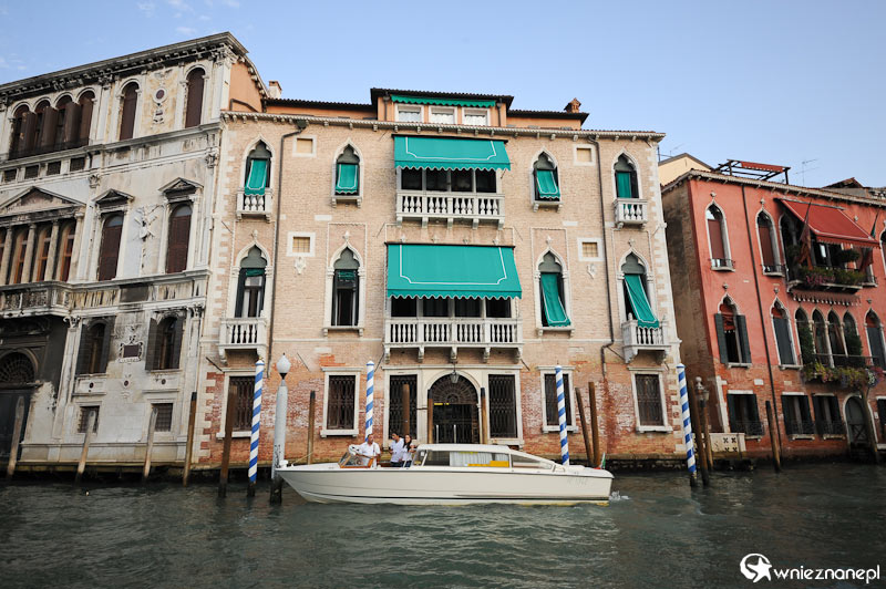 Wenecja. Canal Grande w okolicy Ponte Rialto. - foto: wnieznane.pl