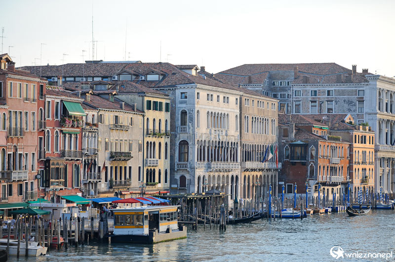 Wenecja. Canal Grande widziany z Ponte Rialto.   - foto: wnieznane.pl