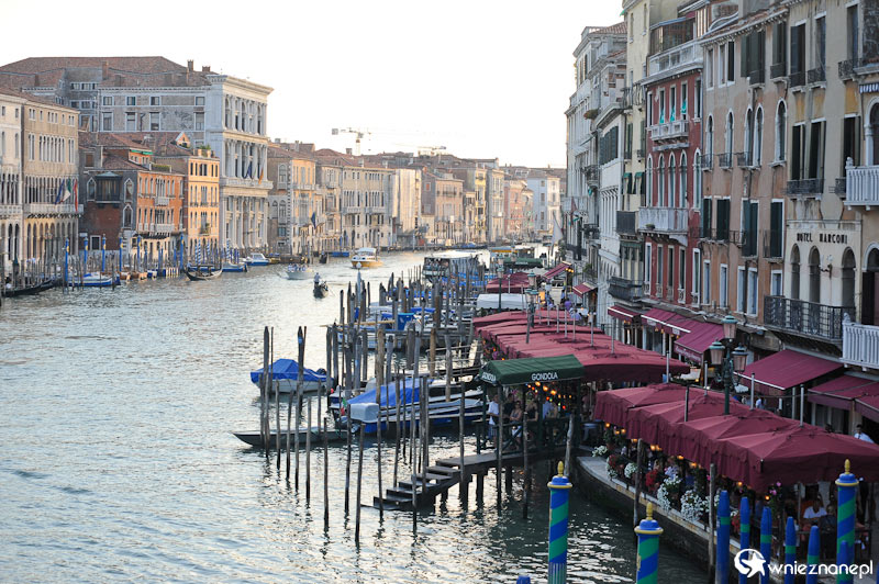 Wenecja. Canal Grande widziany z Ponte Rialto.   - foto: wnieznane.pl