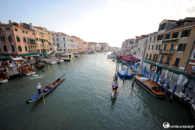 Wenecja. Canal Grande widziany z Ponte Rialto. - foto: wnieznane.pl