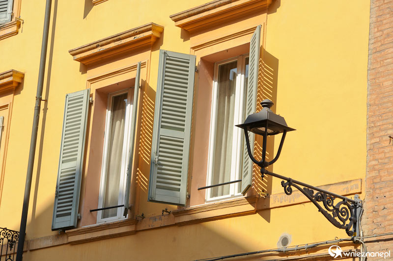 Modena. Jedna z kamienic w centrum miasta. - foto: wnieznane.pl