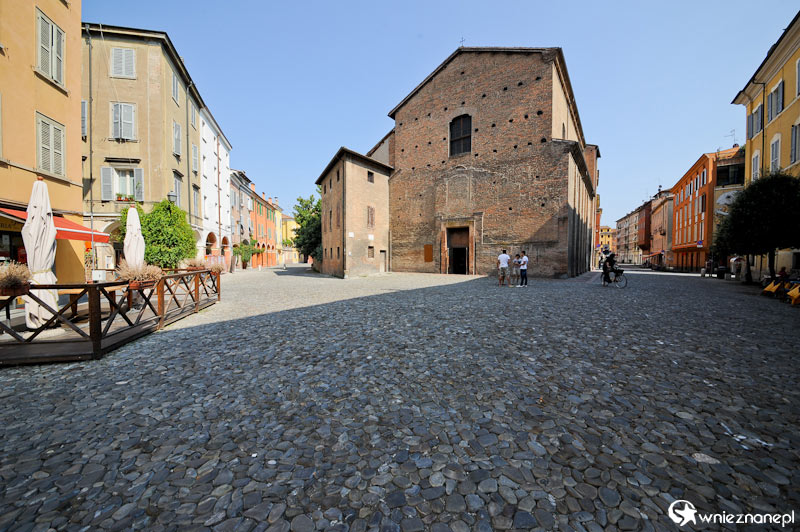 Modena. Jeden z placów w centrum miasta.  - foto: wnieznane.pl