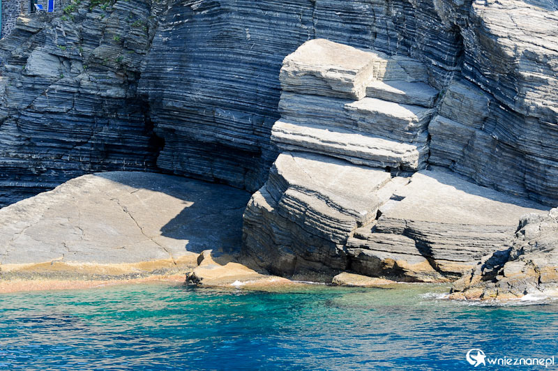 Cinque Terre. Skaliste wybrzeże Morza Śródziemnego.   - foto: wnieznane.pl