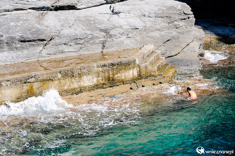 Cinque Terre. Skaliste wybrzeże Morza Śródziemnego.   - foto: wnieznane.pl