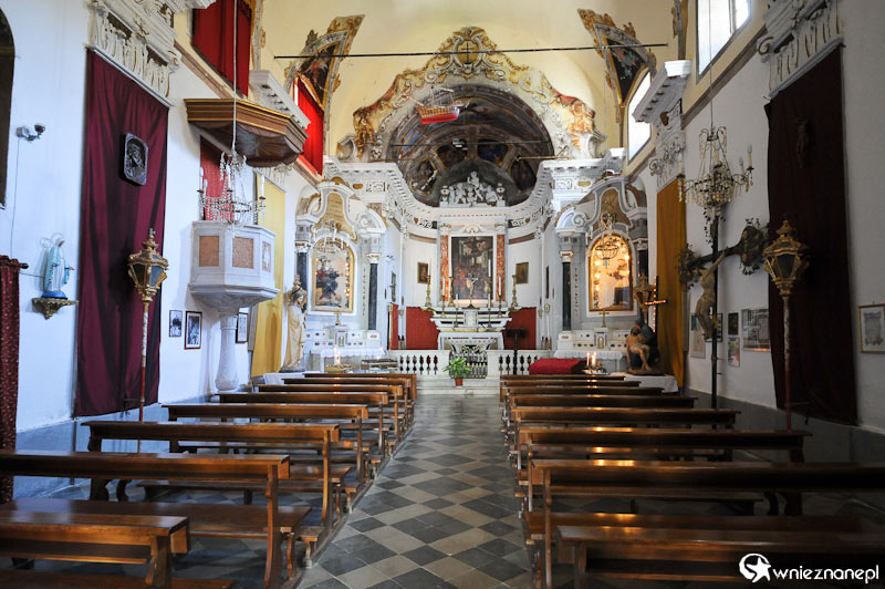 Cinque Terre. Kościół w miejscowości Monterosso.   - foto: wnieznane.pl