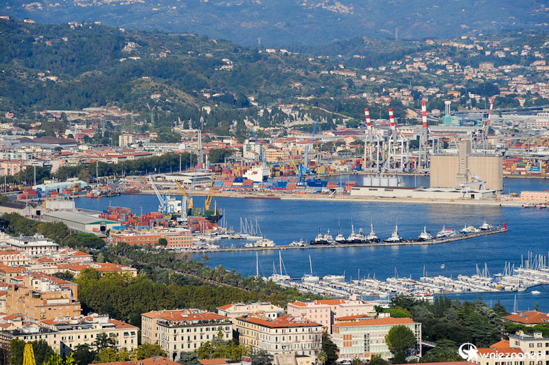 Miasto La Spezia widziane z góry.  - foto: wnieznane.pl