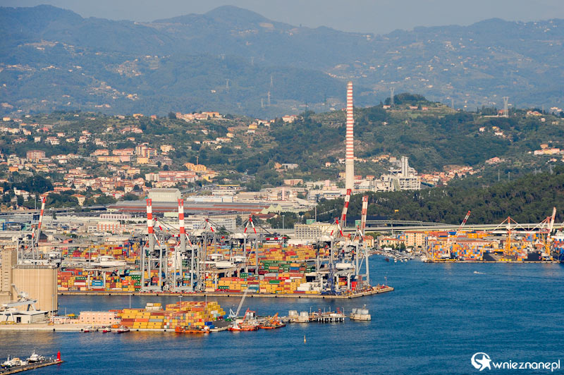 Miasto La Spezia widziane z góry.  - foto: wnieznane.pl
