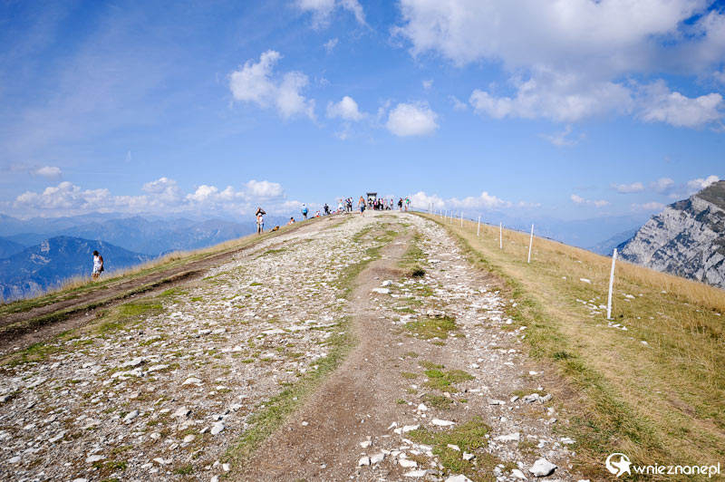 Nad Jeziorem Garda (Lago di Garda). Widok ze szczytu Monte Baldo.   - foto: wnieznane.pl