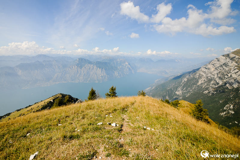 Nad Jeziorem Garda (Lago di Garda). Widok ze szczytu Monte Baldo.   - foto: wnieznane.pl