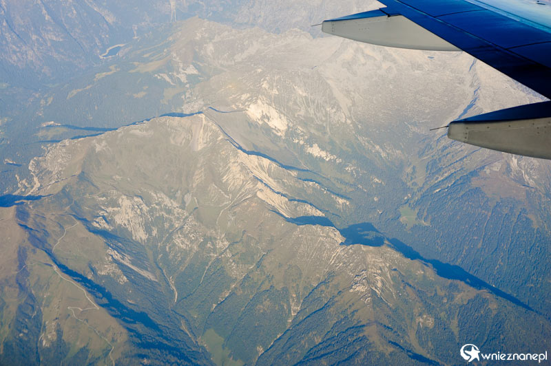 Widok z samolotu na Alpy. - foto: wnieznane.pl