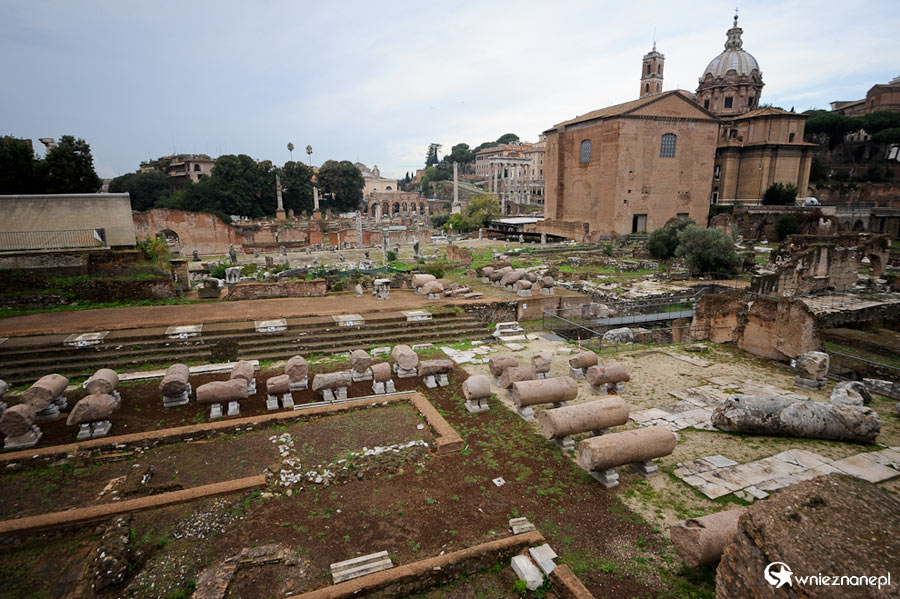 Rzym. Pozostałości po Forum Romanum. - foto: wnieznane.pl