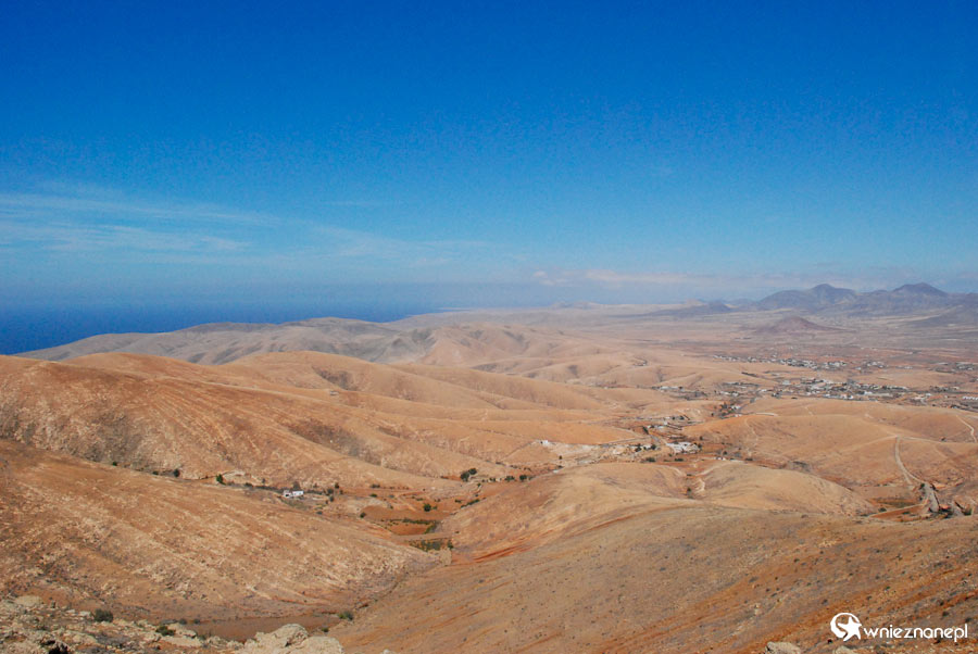 Wyspy Kanaryjskie: Krajobraz wyspy Fuertaventura - foto: wnieznane.pl