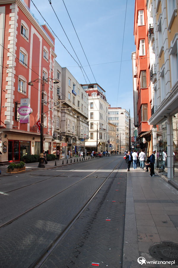 Stambuł. Na jednej z miejskich ulic Złotego Rogu. - foto: wnieznane.pl