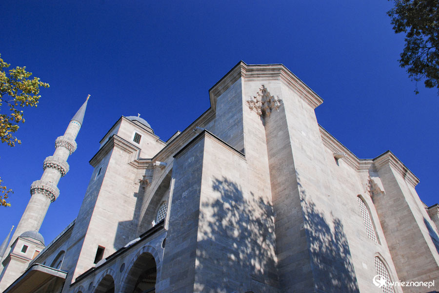 Stambuł. Zewnętrzne mury meczetu Sulejmana. - foto: wnieznane.pl Stambuł. Zewnętrzne mury meczetu Sulejmana. - foto: wnieznane.pl