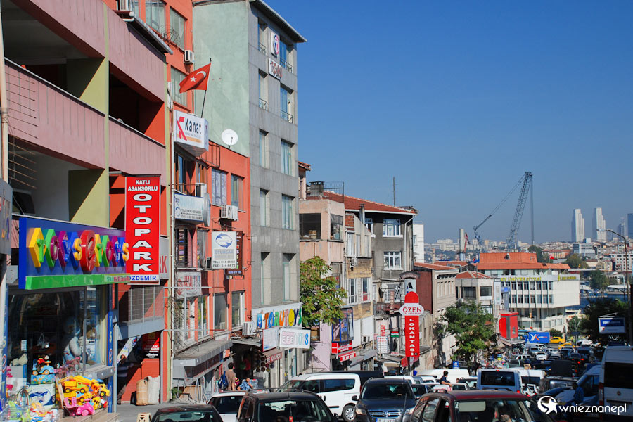 Stambuł. Chaos architektoniczny, chaos na ulicy... - foto: wnieznane.pl